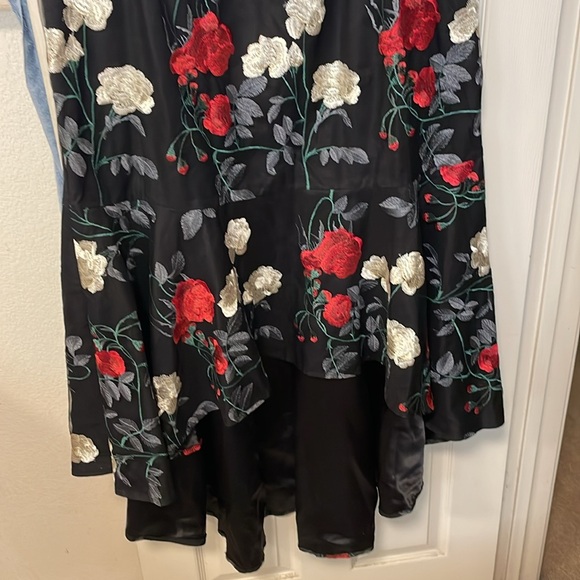 Chi Chi London Curve Bardot Embroidered Bodycon Fishtail Dress in Black Size 18 - Picture 6 of 14